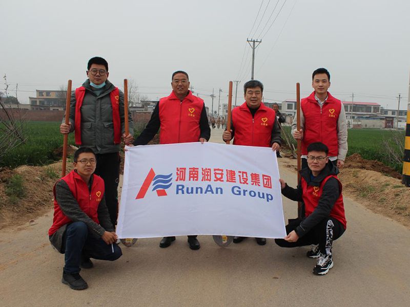 2022年，潤(rùn)安集團(tuán)深入寶蓮寺鎮(zhèn)二十里鋪村，助力人居環(huán)境整治。